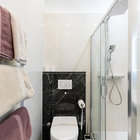 Awesome In With House Sea View Apartman *